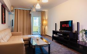 Comfy Apartment With Private Parking And Netflix