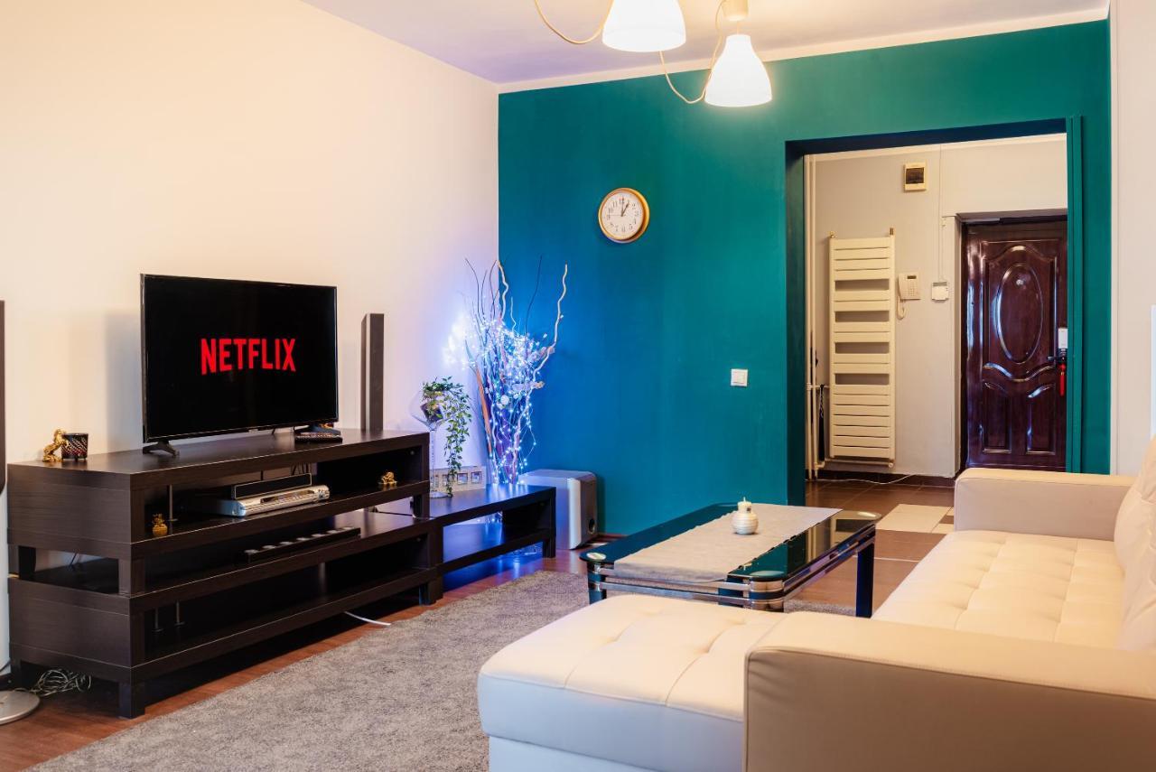 Comfy Apartment With Private Parking And Netflix Bucarest Exterior foto