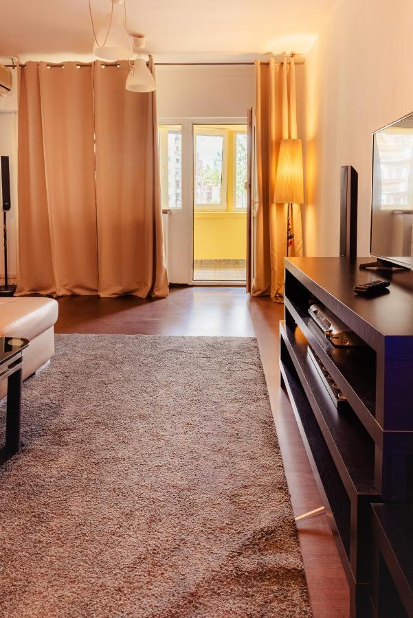 Comfy Apartment With Private Parking And Netflix Bucarest Exterior foto