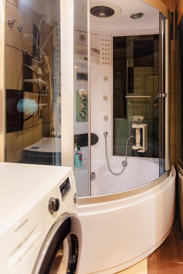 Comfy Apartment With Private Parking And Netflix Bucarest Exterior foto