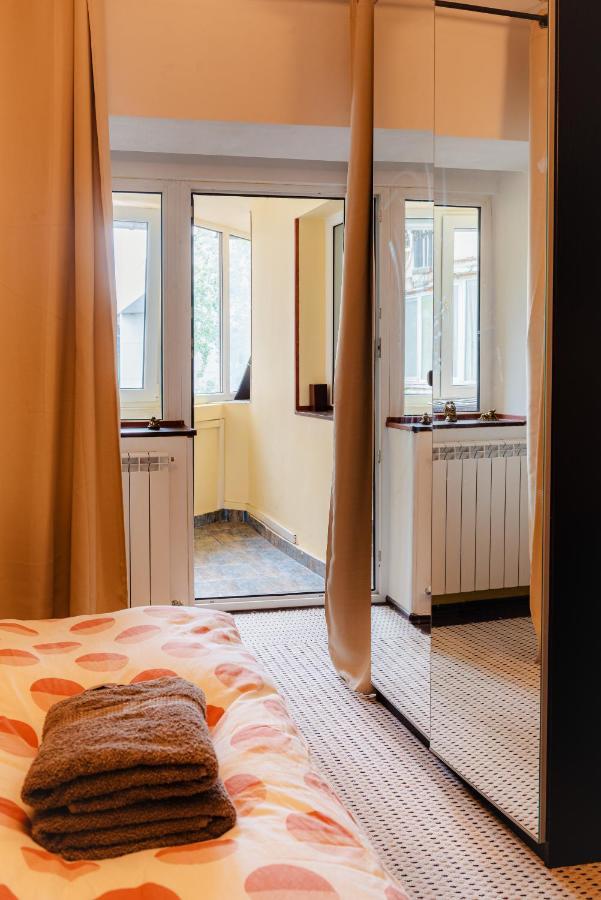 Comfy Apartment With Private Parking And Netflix Bucarest Exterior foto