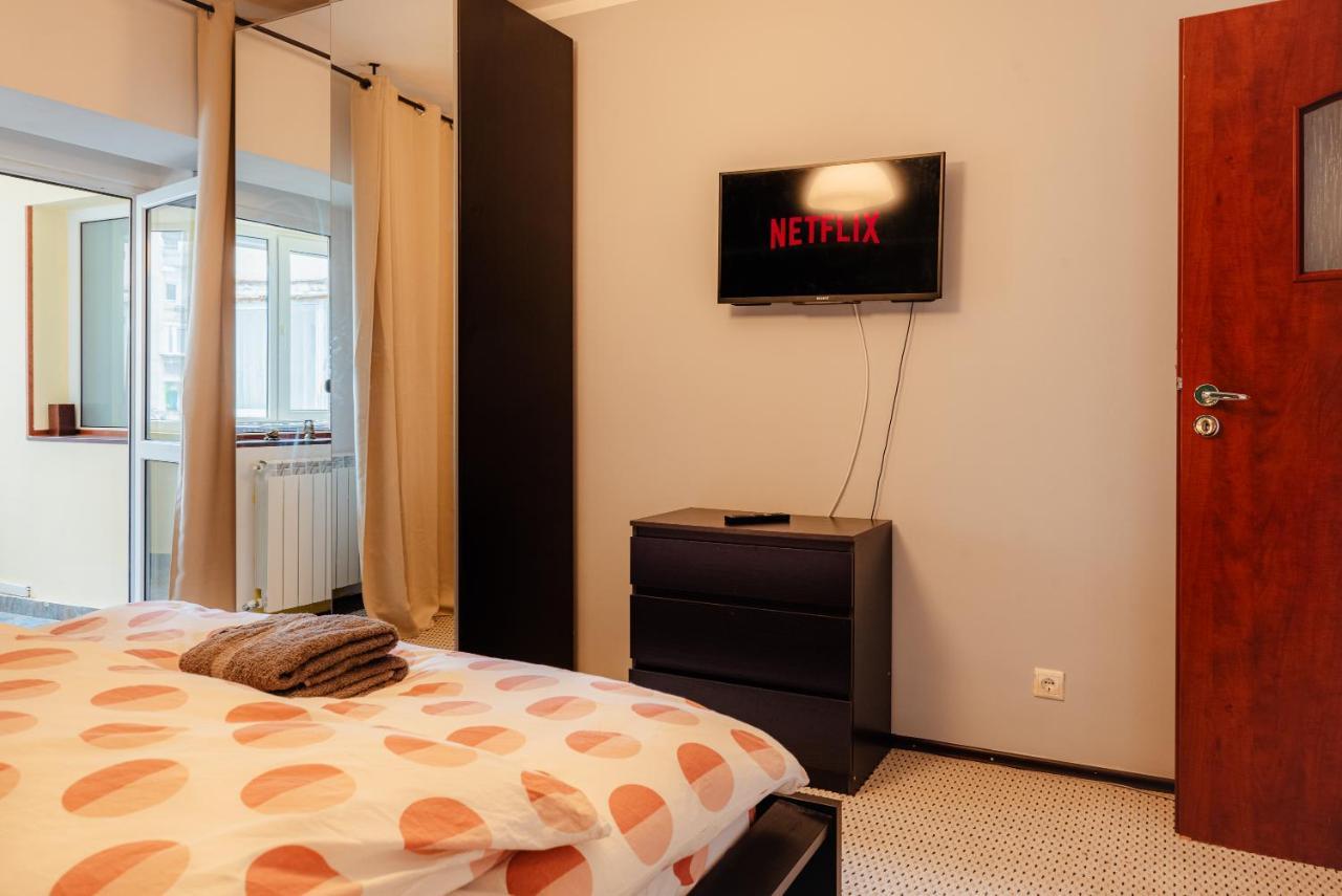 Comfy Apartment With Private Parking And Netflix Bucarest Exterior foto