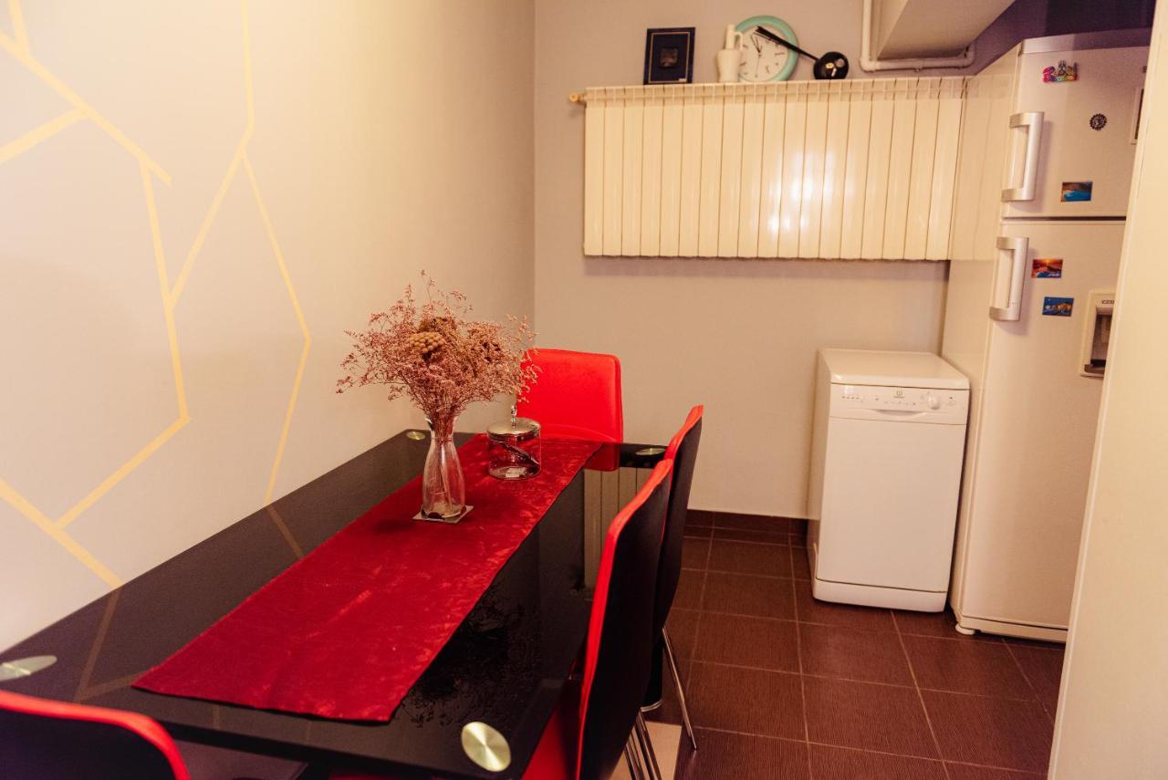 Comfy Apartment With Private Parking And Netflix Bucarest Exterior foto