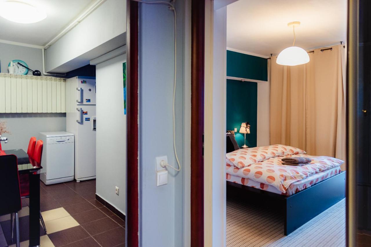 Comfy Apartment With Private Parking And Netflix Bucarest Exterior foto