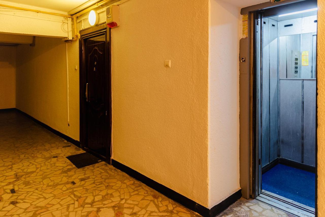 Comfy Apartment With Private Parking And Netflix Bucarest Exterior foto